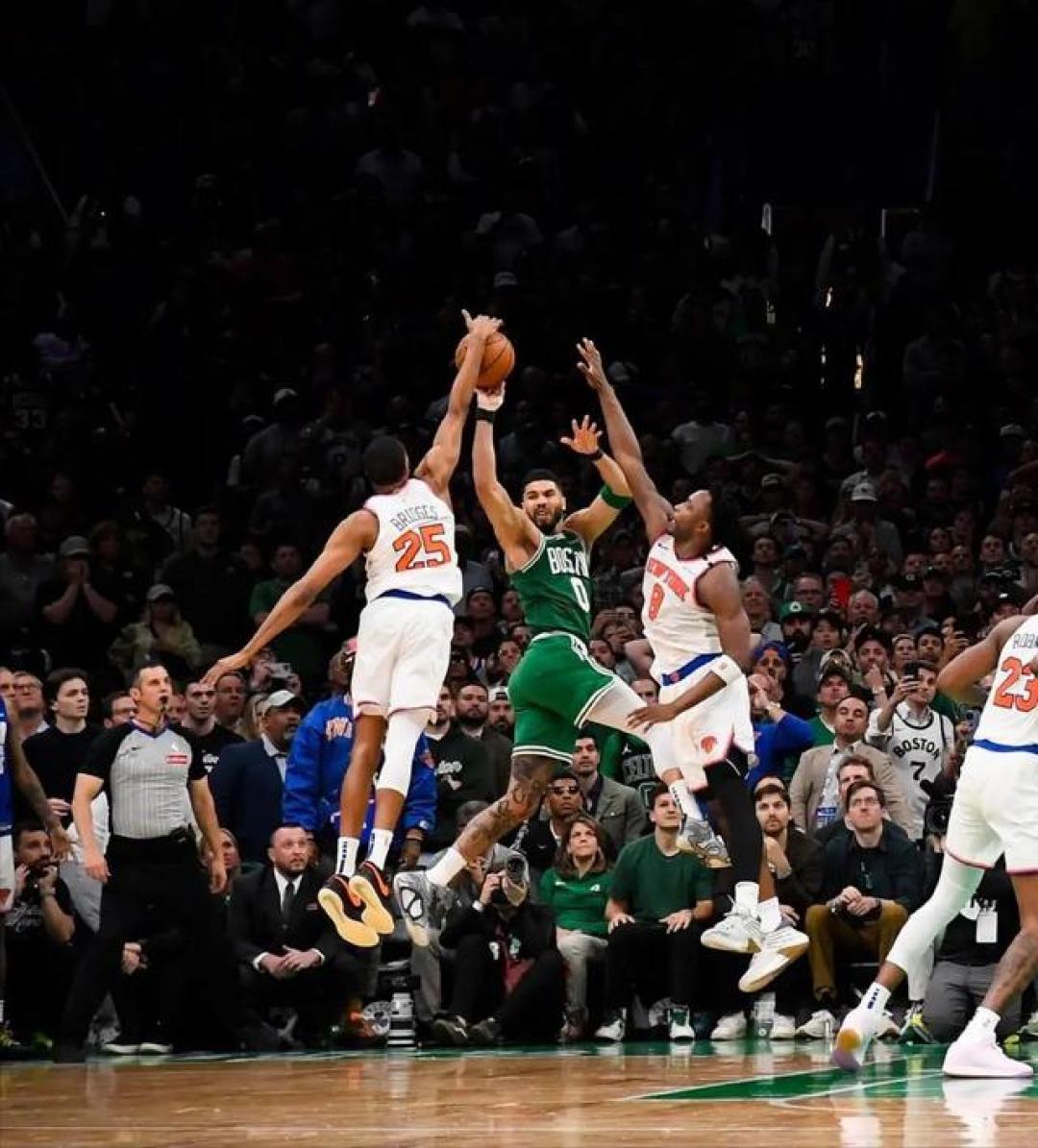 九游体育app官方下载-纽约尼克斯发布备战花絮，加时末段强势反弹，NBA季后赛任务艰巨，球探报告显示潜力的简单介绍