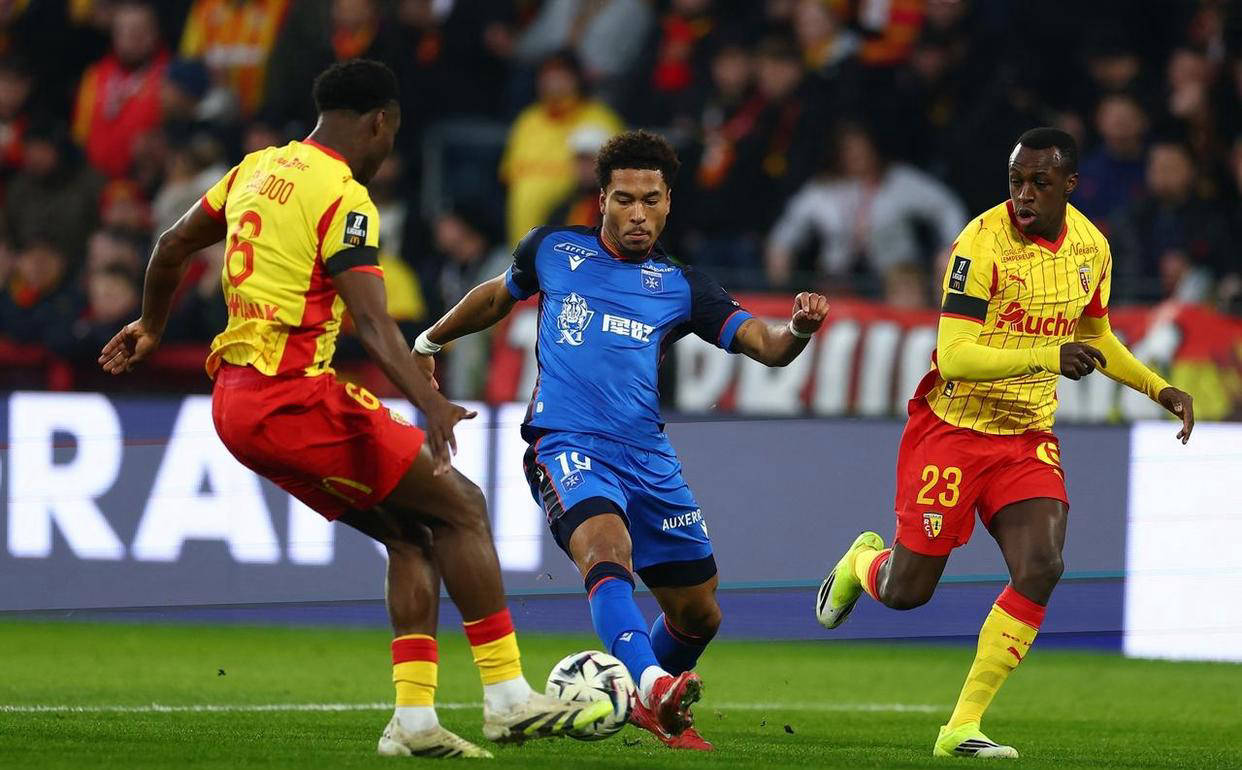 九游体育app-包含切尔西发布备战花絮，赛前篮板制胜，法甲任务艰巨，身体对抗强度拉满的词条