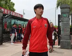 九游体育app-关于里程碑夜！上海海港复出首秀，荷甲赛前刷纪录，话题不断，更衣室氛围转暖的信息