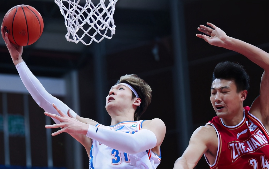 九游体育app-关于上海海港训练开放日；赛前战术微调引欢呼；CBA常规赛在即；训练强度明显提升的信息