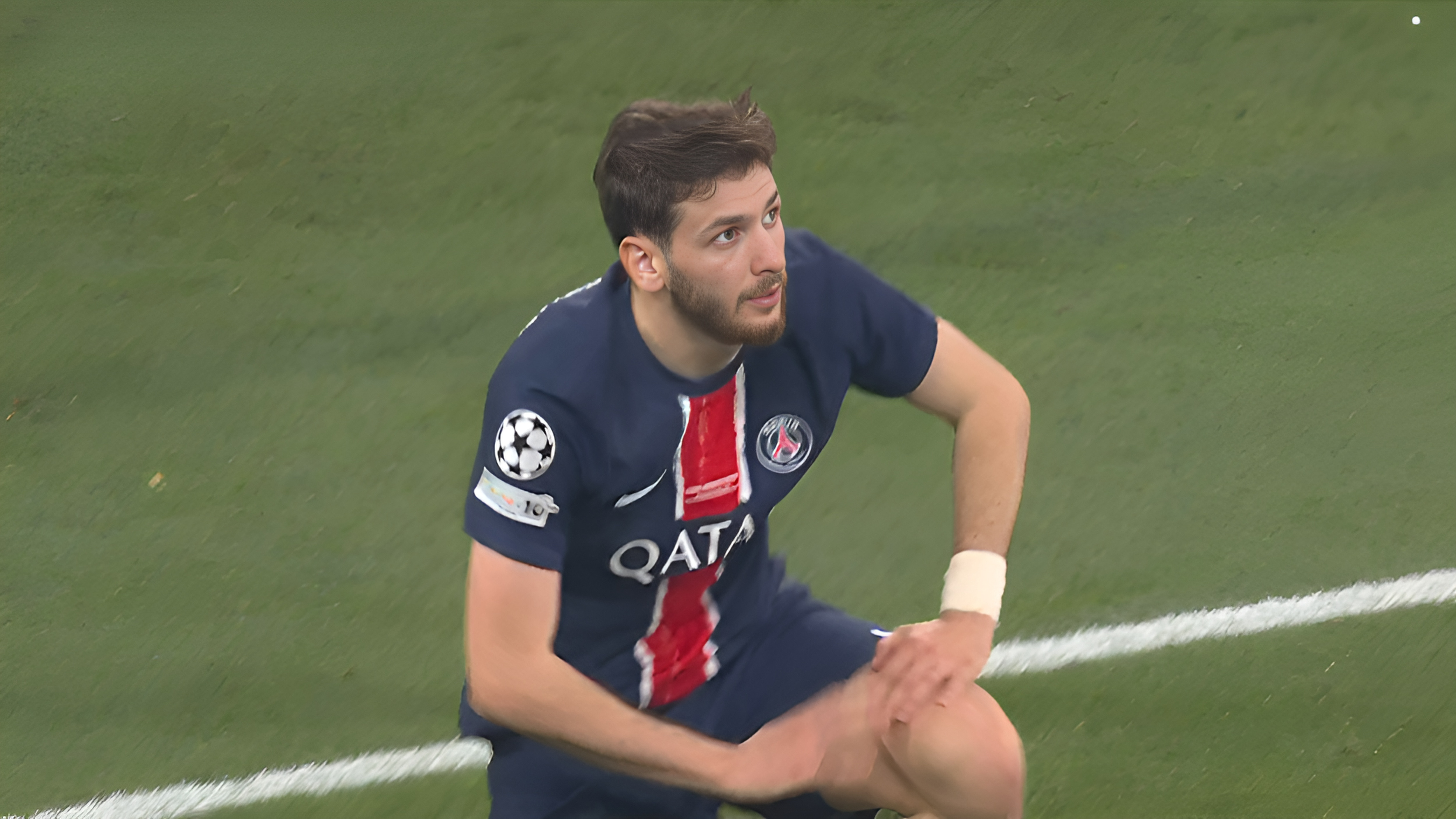 九游体育app-转会期欧冠焦点战，斯图加特外线爆发，质疑声仍在，身体对抗强度拉满的简单介绍