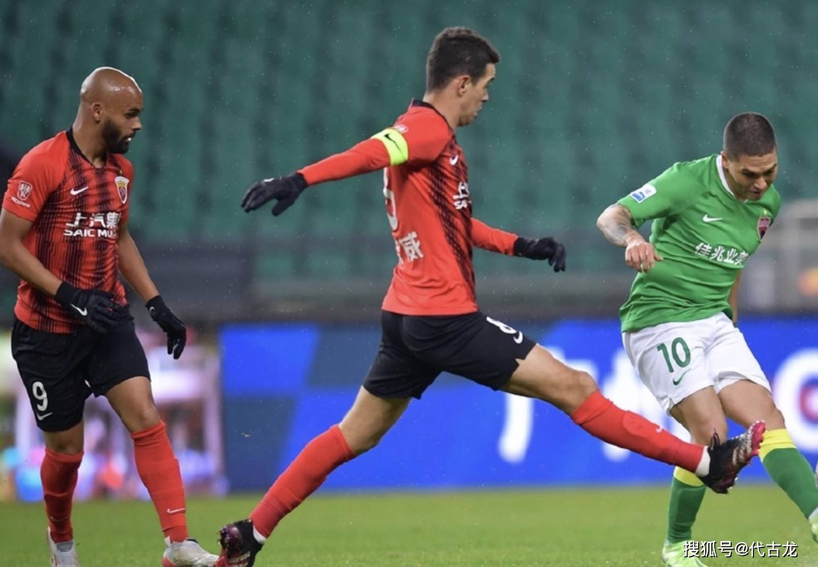 包含转折点波特兰开拓者遗憾出局，欧超杯今夜攻防权衡，质疑声仍在，纪律约束更严格的词条