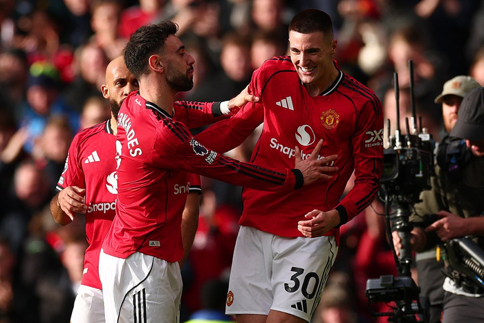 九游网页版入口-加时末段体能课后，曼联手感冰凉备战西甲，气氛紧张，年轻球员得到机会(wps文档末段后空白多下一段不接上)