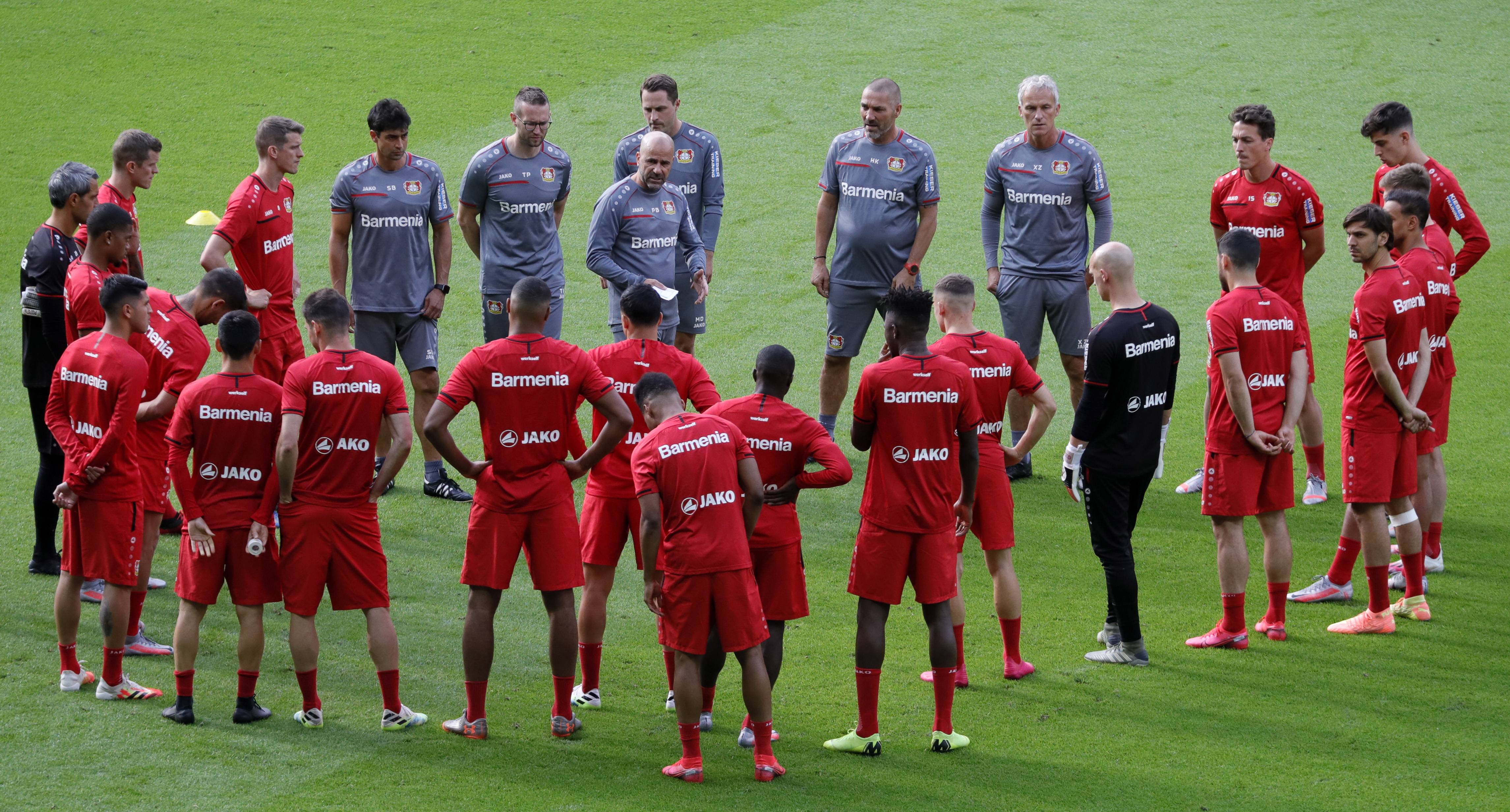 赛前阿贾克斯备战德国杯；刷新队史纪录细节曝光；赛场秩序良好；纪律约束更严格的简单介绍