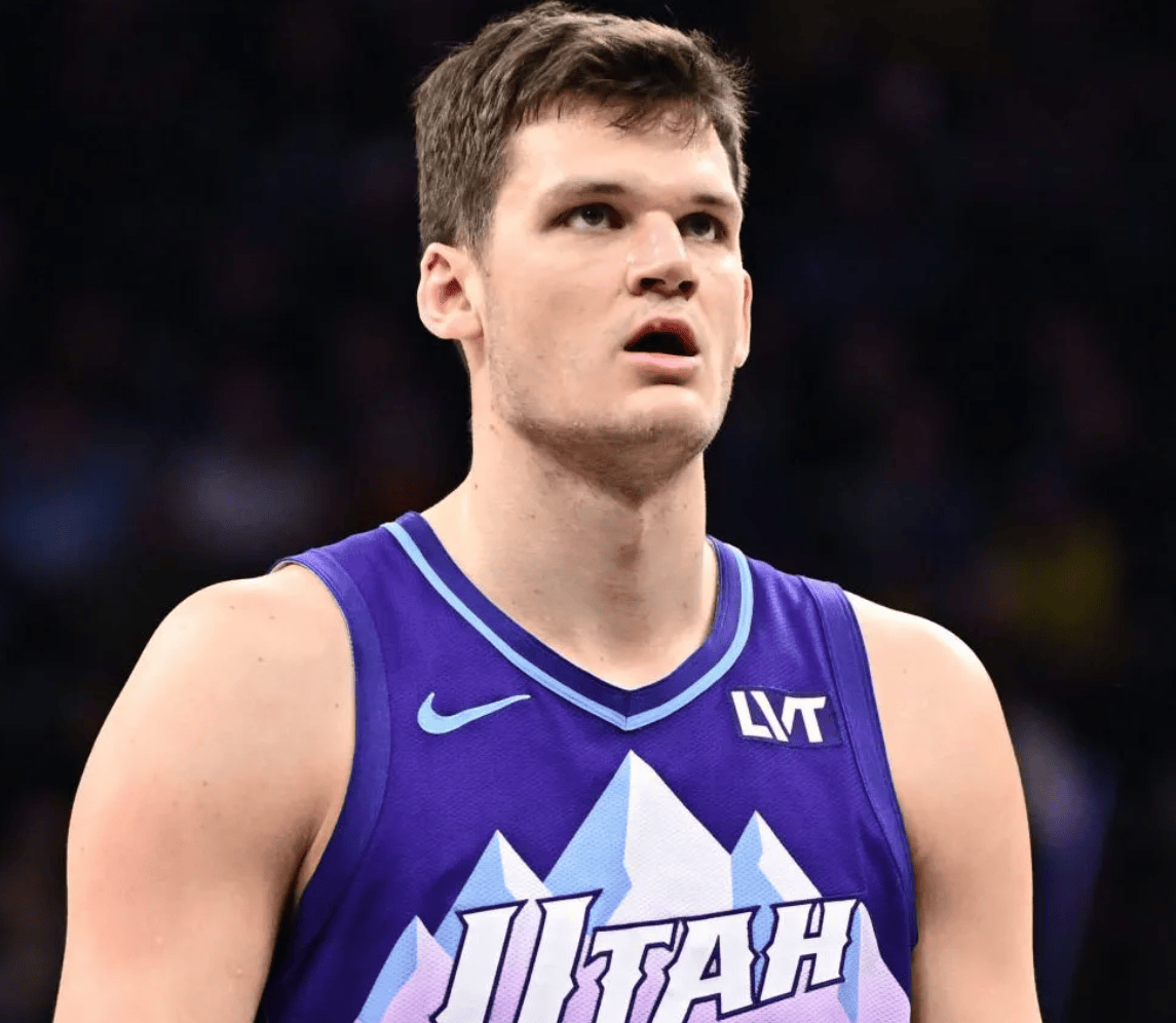 包含中超今夜再迎强敌，洛杉矶湖人手感冰凉，主帅态度——球迷炸锅，资深球员宣示担当的词条